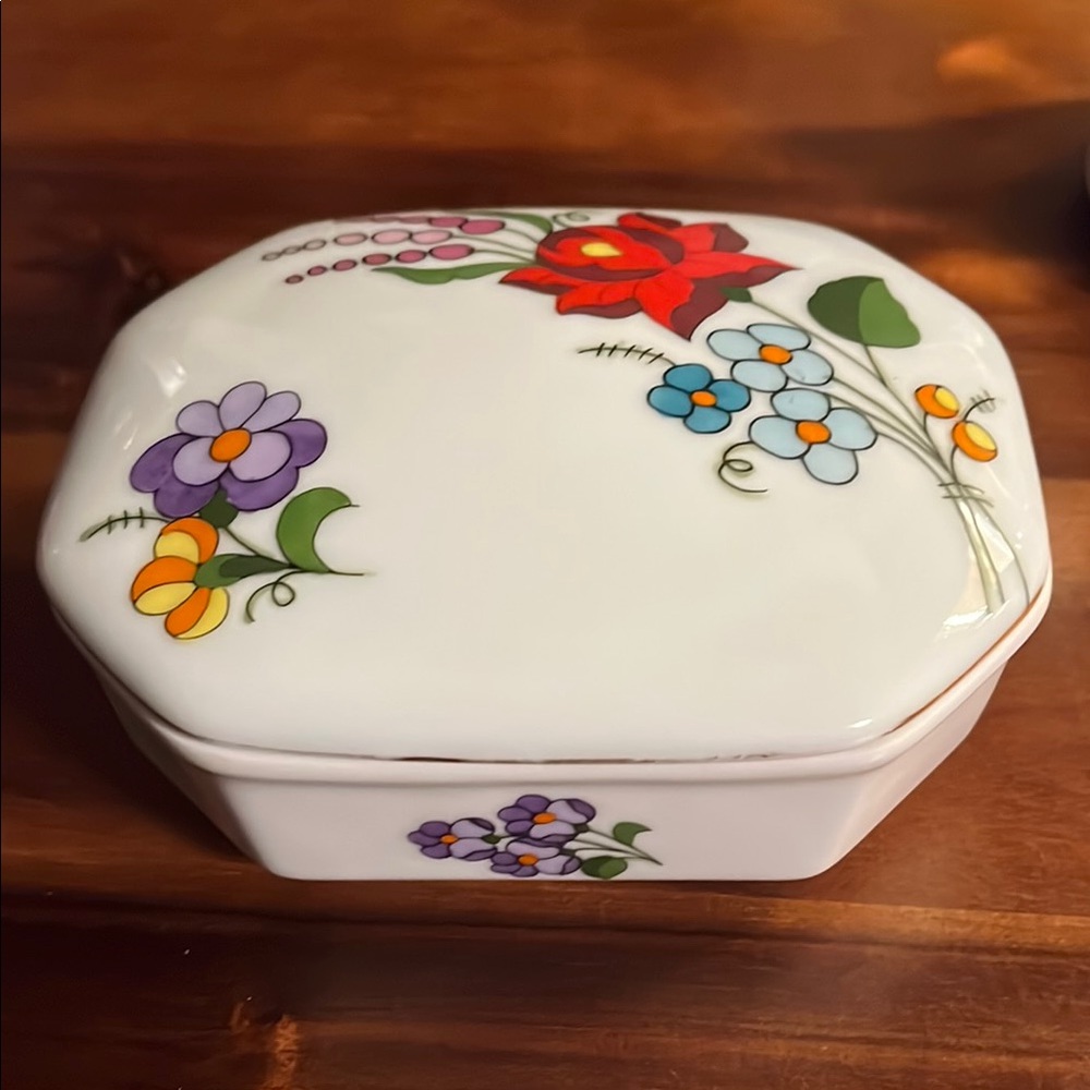 Hand-painted, trinket box from Kalocsa
